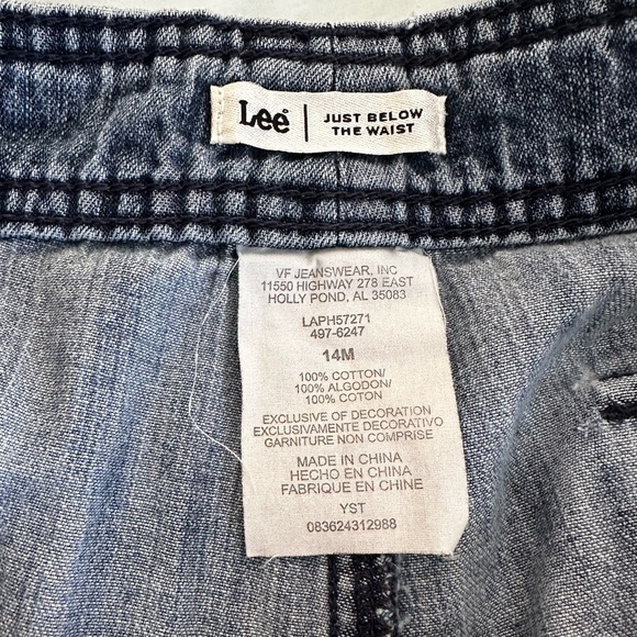 Lee VTG 90’s Mom Carpenter Shorts. Just Below The Waist. 14M.  Cargo Pockets. - Picture 5 of 10